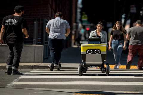 This startup just hired a former DoorDash exec to bring robotic restaurant delivery to the masses