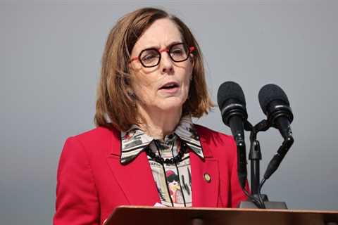 Oregon governor erases about $1.8M in fines for roughly 7,000 drivers