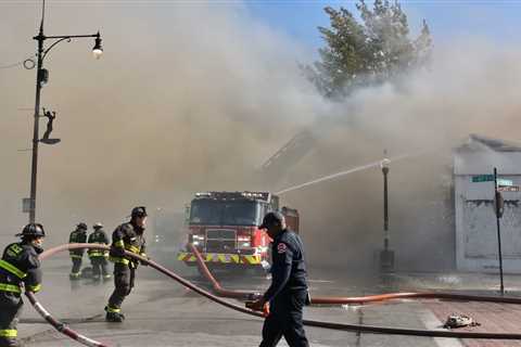 Video: Building fire in Chicago