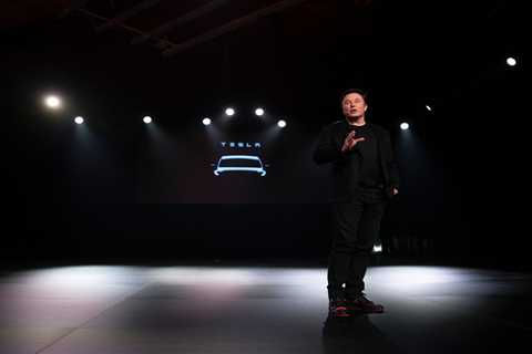 Steer clear of Tesla with disappointing earnings set to drag the stock lower, strategist Gene..