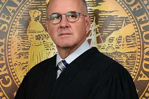 Miami-Dade Judge Michael Hanzman to Step Down From State Court Bench