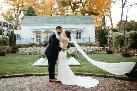 Warm And Welcoming Keeler Tavern Museum Wedding