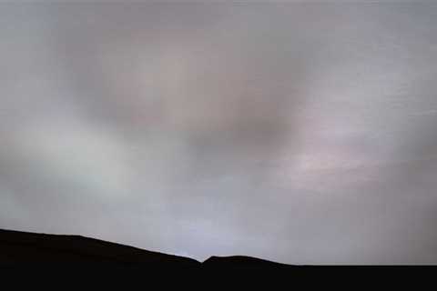 NASA's Mars rover Curiosity sees dazzling 'sun rays' over Red Planet