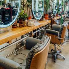 What are the types of beauty salon?