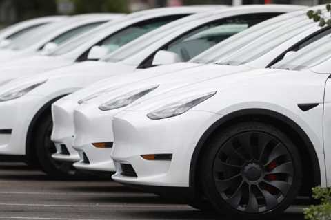NHTSA probes complaints from Tesla drivers over loss of steering control