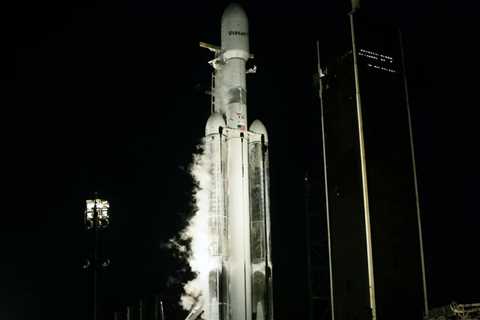 SpaceX Falcon Heavy rocket aborts triple satellite launch at last minute
