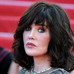 Actress Isabelle Adjani, who was named in the Panama Papers, to be tried for tax evasion