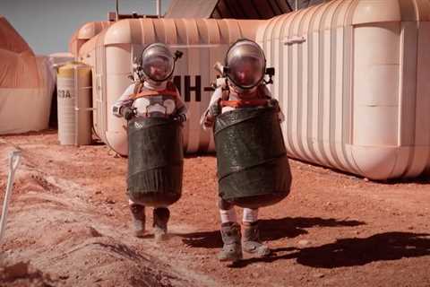 Watch Lance Armstrong and Andy Richter take out the astronaut trash in 'Stars on Mars' (video)