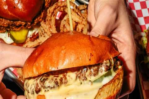 The 13 Best Burgers in Indianapolis: A Guide to the Most Delicious Burgers