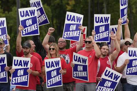 GM locks in $6 billion credit line as strike's first two weeks cost $200M