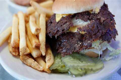 Healthiest Burgers in Indianapolis: A Guide to Deliciousness