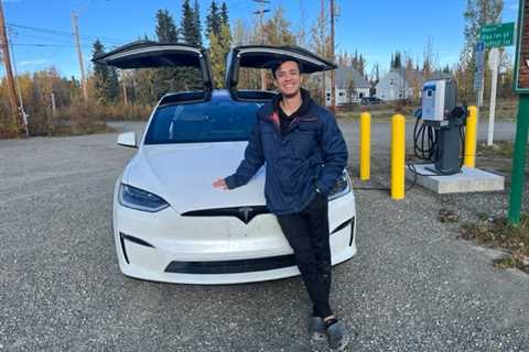 A Tesla owner built a bed and make-shift kitchen for his Model X and lived in his electric car for..