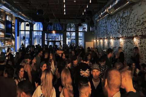 What is the Dress Code for Music Bars in Tampa, Florida?