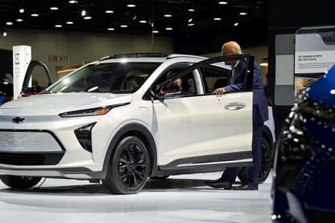 GM-UAW agreement expected to include a more affordable Bolt EUV