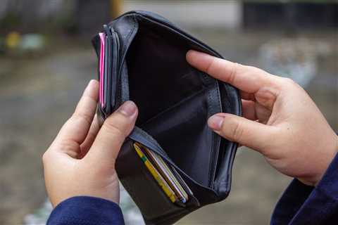 Nurses Skipping Meals at Work to Afford Food for Their Families