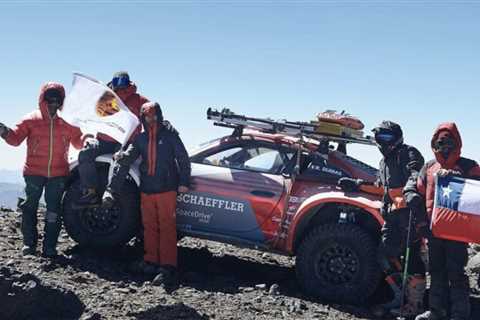 Porsche 911 Carrera sets altitude record on a Chilean volcano