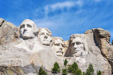 8th Circ. Affirms Mount Rushmore Slip-and-Fall Dismissal Over Discretionary-Function Exception