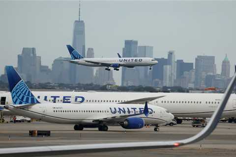 The engine on a United Airlines plane caught fire after an emergency landing: report