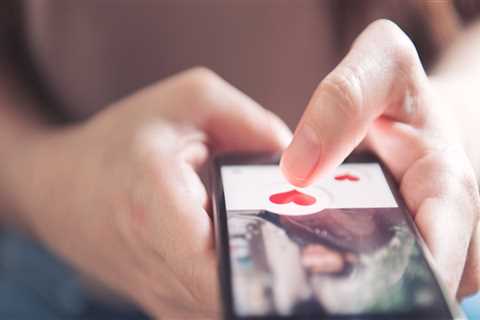 The Risks and Benefits of Using Online Legal Services in Miami, FL