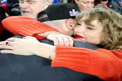 Taylor Swift unknowingly inspired a startup jewelry brand to make a luxury friendship bracelet...