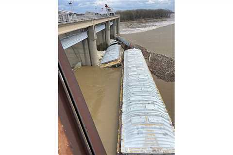 Loose Barges on Ohio River Crash Into McAlpine Locks and Dam