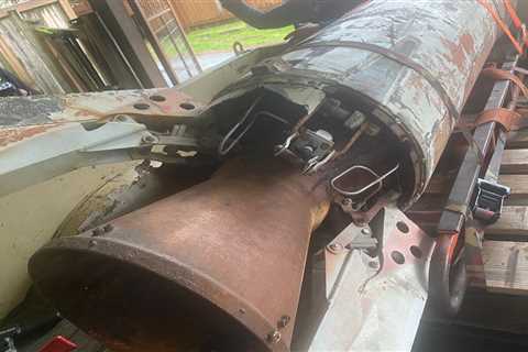 A rusted Cold War missile built to carry a nuclear bomb discovered in a Washington garage, says..