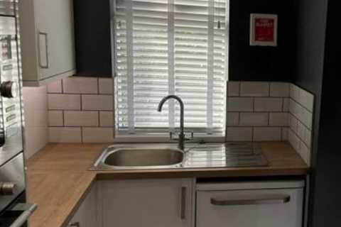 Kitchen Fitters Tong