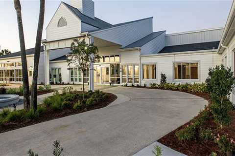 The Vital Role of Social Workers and Counselors in Senior Centers in Bay County, FL