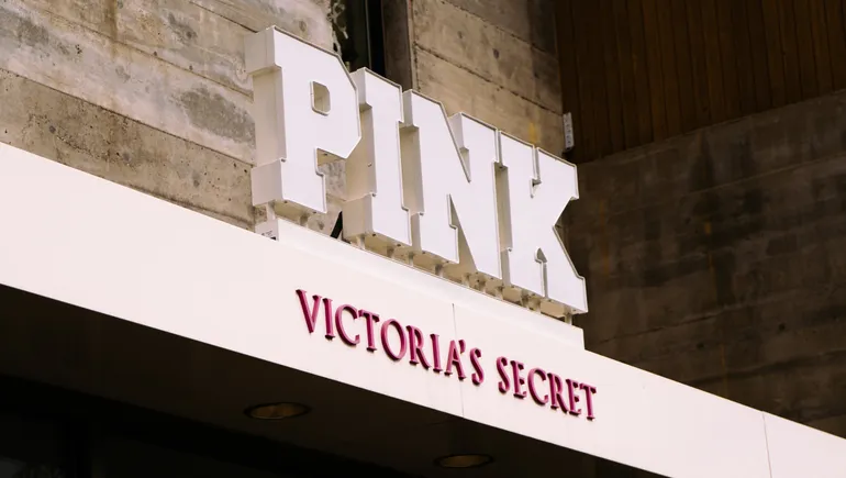 Victoria’s Secret swings to $71M loss in Q3