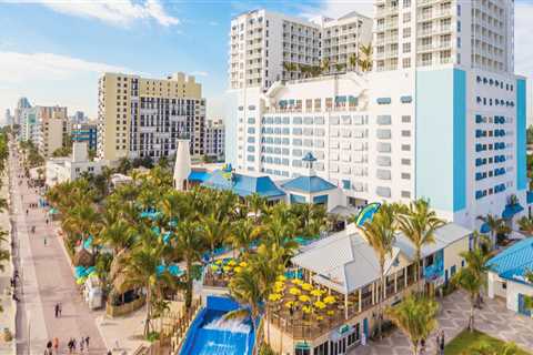 What Services Does the American Medical Association in Hollywood, Florida Provide?