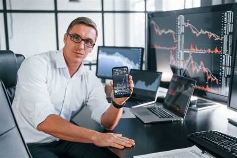 Manual Trading vs. Trading Robots: A Comparative Analysis