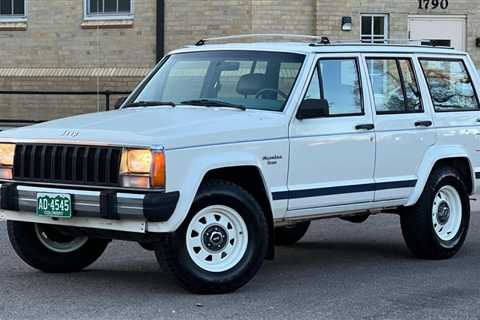 Stick-shifted 1986 Jeep Cherokee shows where crossovers come from