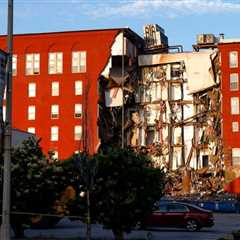 Firefighters rescue 8 in Iowa apartment building collapse
