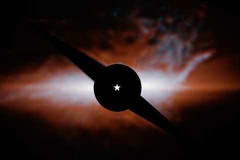 James Webb Space Telescope catches young planetary system by its dusty 'cat's tail' (photo)