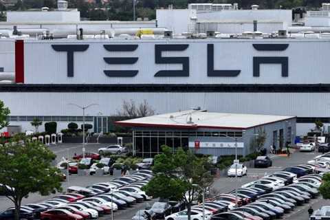 Tesla factory manager scolds workers over 65,000 missing coffee cups