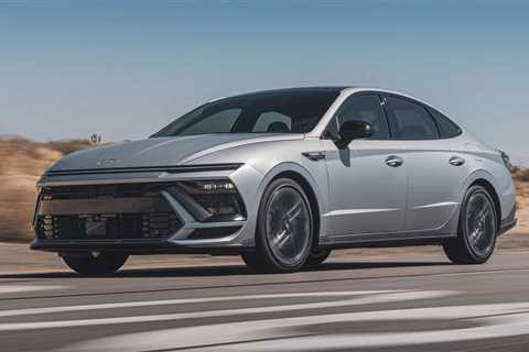 2025 Hyundai Sonata reintroduces entry-level SE trim, brings down the starting price
