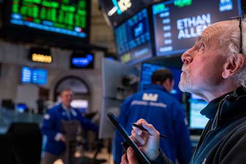 How a Times Reporter Covering Financial Markets Stays on Top of Changes