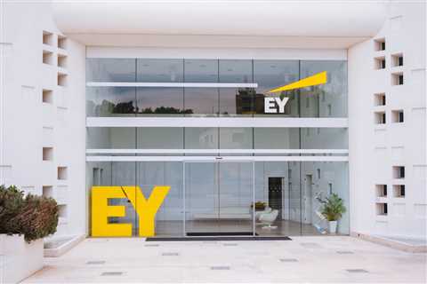 EY Janitorial Staff Are Protesting the Firm’s Shitty Treatment and Looming Layoffs