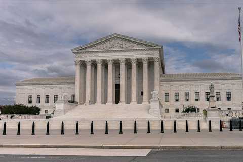 Trump administration asks justices to block temporary reinstatement of FTC commissioner