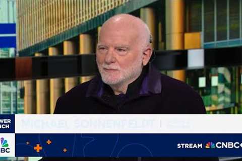 Ultra-rich are pulling back from stocks and real estate, says Tiger 21 founder Michael Sonnenfeldt