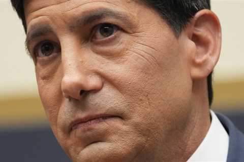 Warsh Set for Showdown With Trump as Fed Faces Pressure to Raise Rates