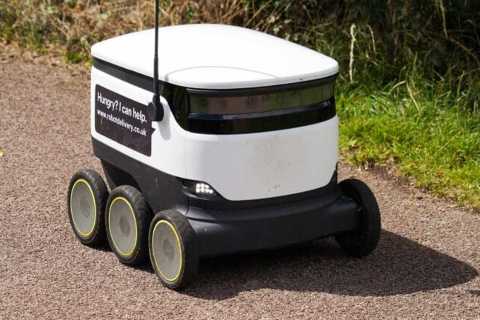 Living Streets calls for ban on delivery robots as trials spread